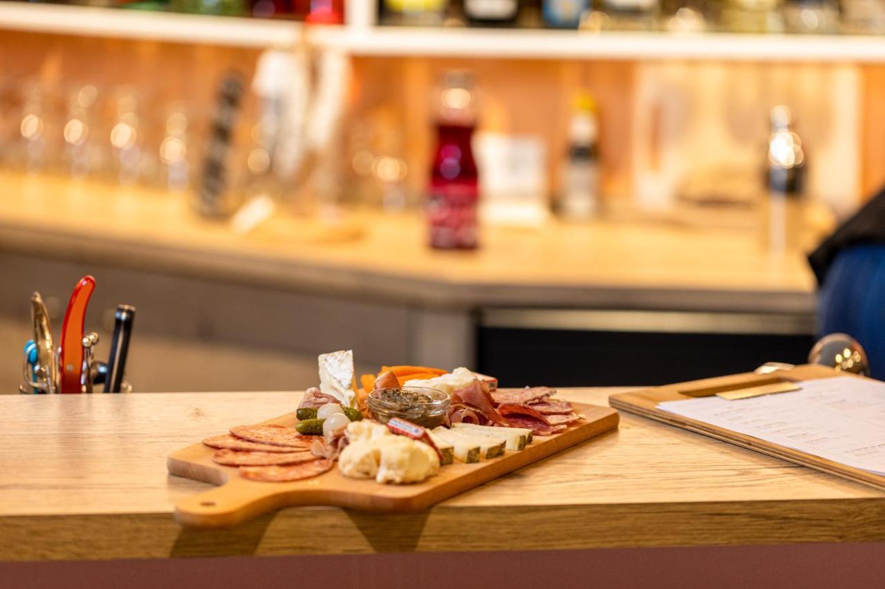 The Originals Boutique Hotel Restaurant Saint James, Montaigu-Vendee Eksteriør billede
