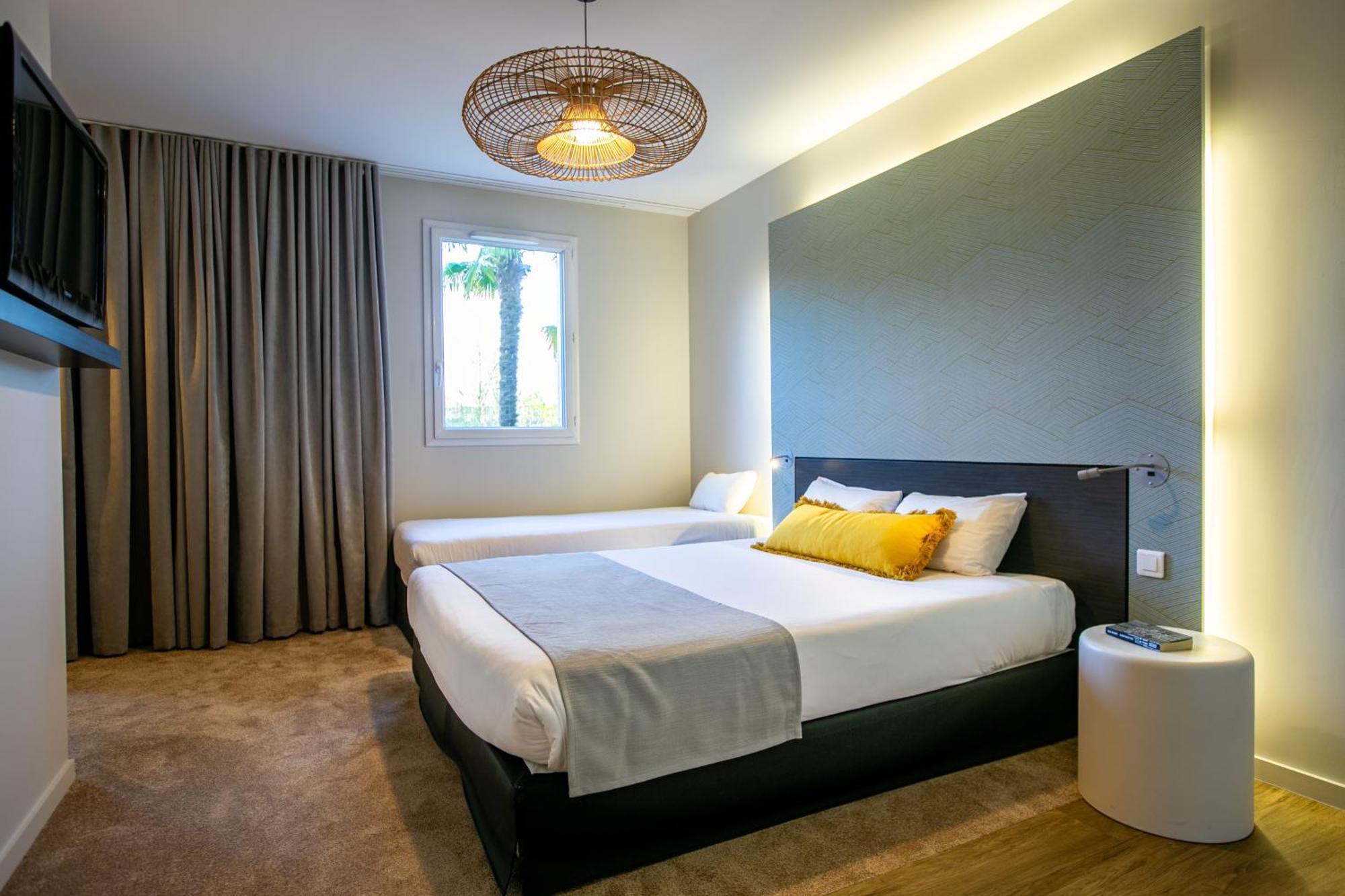 The Originals Boutique Hotel Restaurant Saint James, Montaigu-Vendee Eksteriør billede