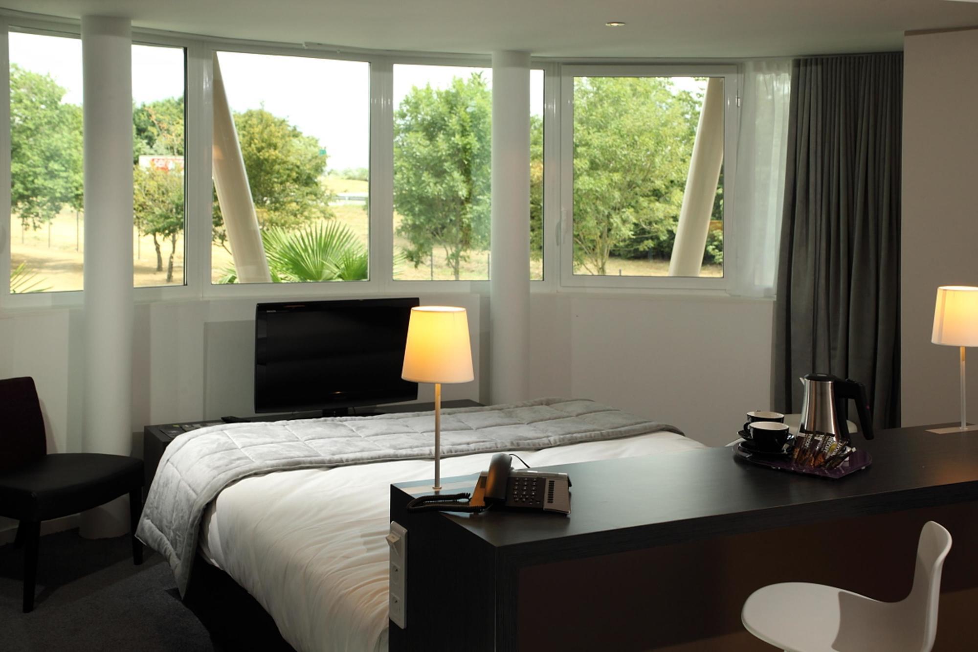 The Originals Boutique Hotel Restaurant Saint James, Montaigu-Vendee Eksteriør billede